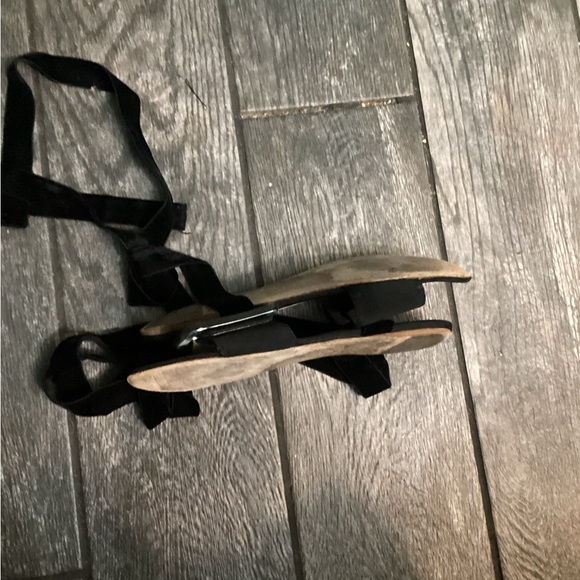 💥PRICE DROP💥 Jole Buckle Strap Velvet-Tie Flat Sandal - Picture 8 of 8